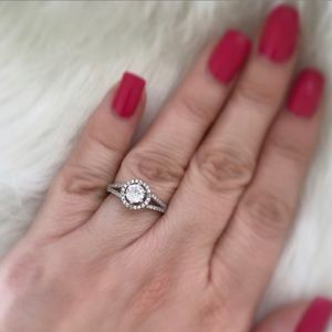 ✨Sterling silver CZ halo solitaire ring / SZ 6.5 ✨